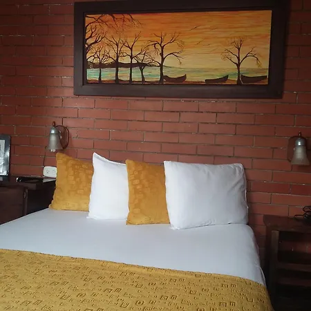 Casa Abril Hotel 3*